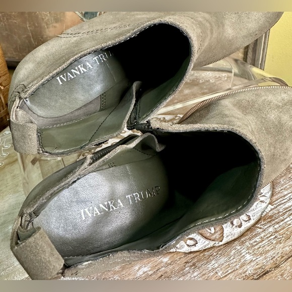 EUC Ivanka Trump “Thelma” Suede Ankle Booties. Size 6.5 - Picture 8 of 12